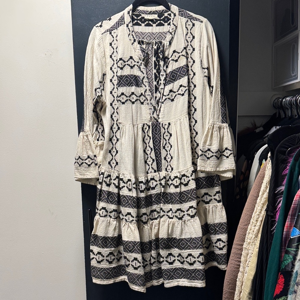 Elegant Black and Cream Long Sleeve Dress